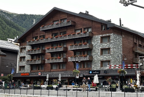 nullLe Petit Cervin