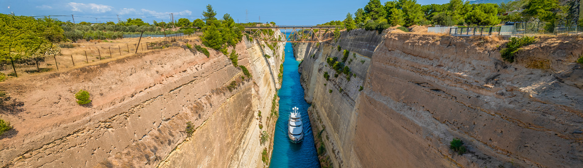 貫通希臘的 Corinth Canal