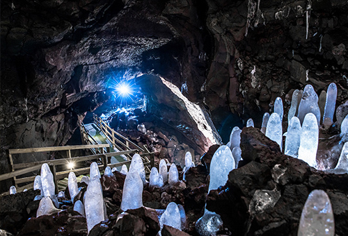 深入世界最大的火山岩洞