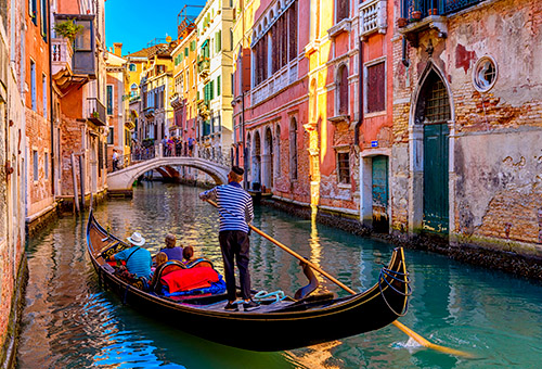 Gondola 船遊水道巷弄中