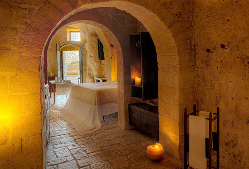 下榻 Matera 中世紀石窟酒店