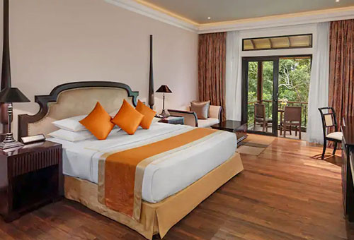 Earl's Regency Hotel