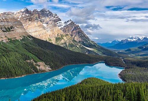 Peyto Lake 像熊爪的湖面形狀