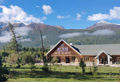 喀納斯漫雲澗度假酒店Merrier Vacation Hotel