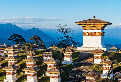 欣賞108座佛塔與連綿山景
