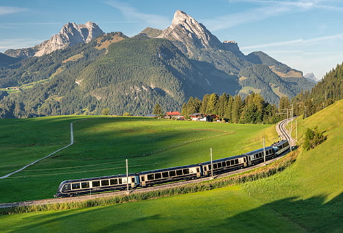 躍上黃金列車閱覽美景