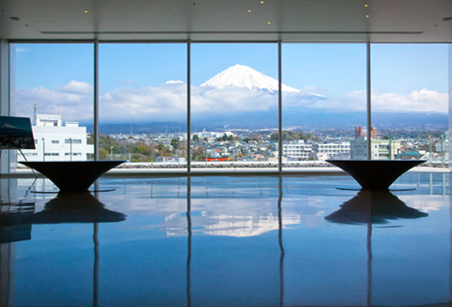 遠眺秀麗富士山